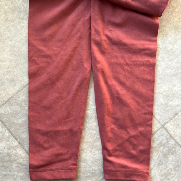Old Navy Maternity PowerChill Leggings - Picture 3 of 4